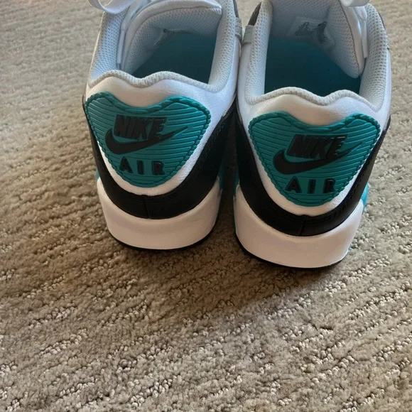 Nike Air Max 90 Sneakers - Picture 4 of 5